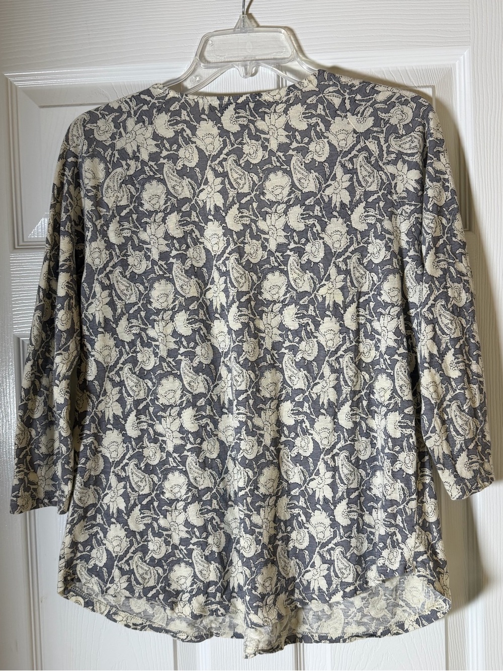 Lucky Brand Floral Scoop-Neck Blouse in Cream & Gray M - Picture 3 of 5